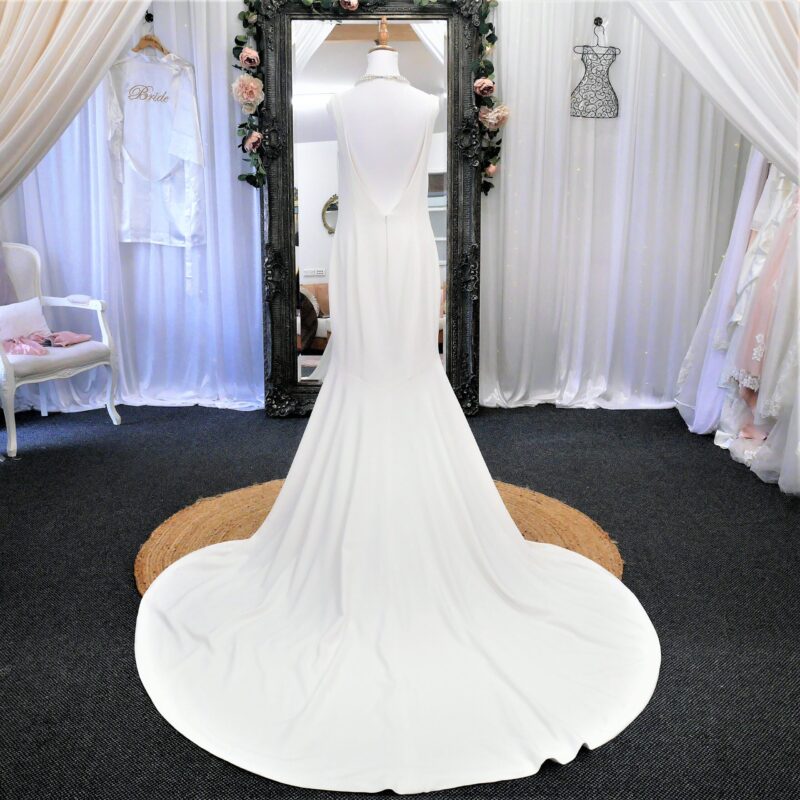 Minimalistic wedding dress pre-loved Affordable