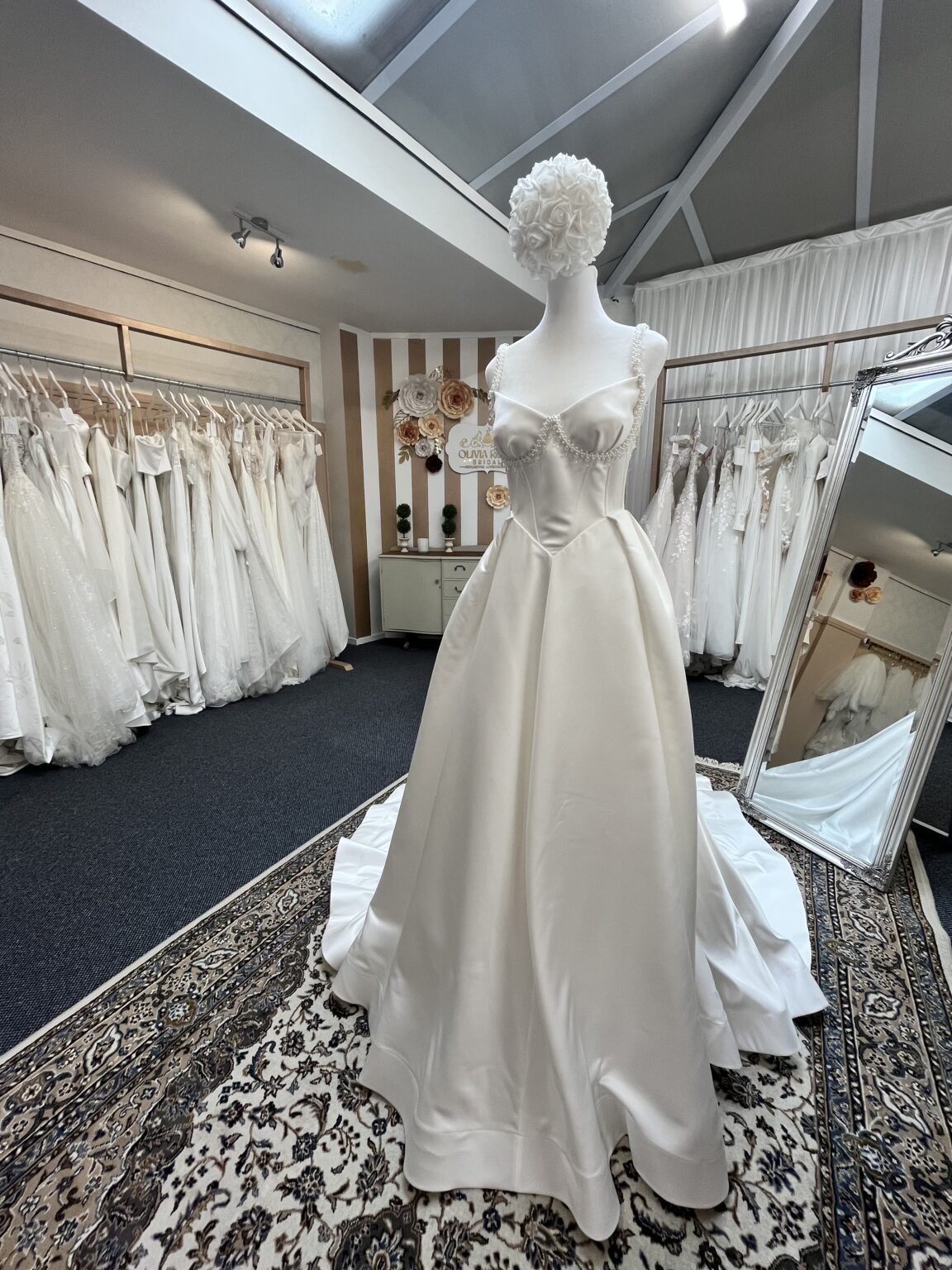 Rara Avis – Lauren