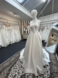 Rara Avis – Lauren