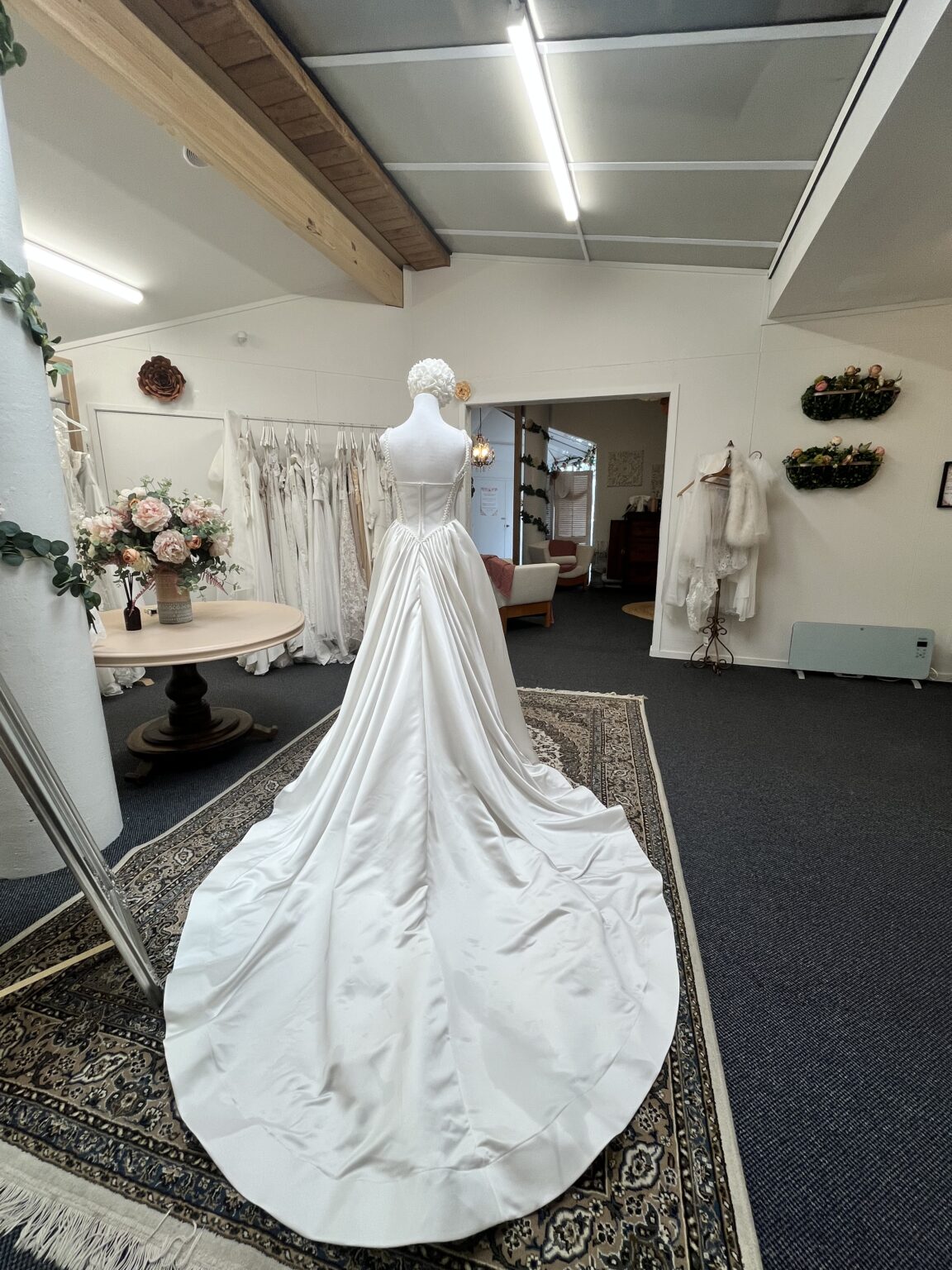 Rara Avis – Lauren