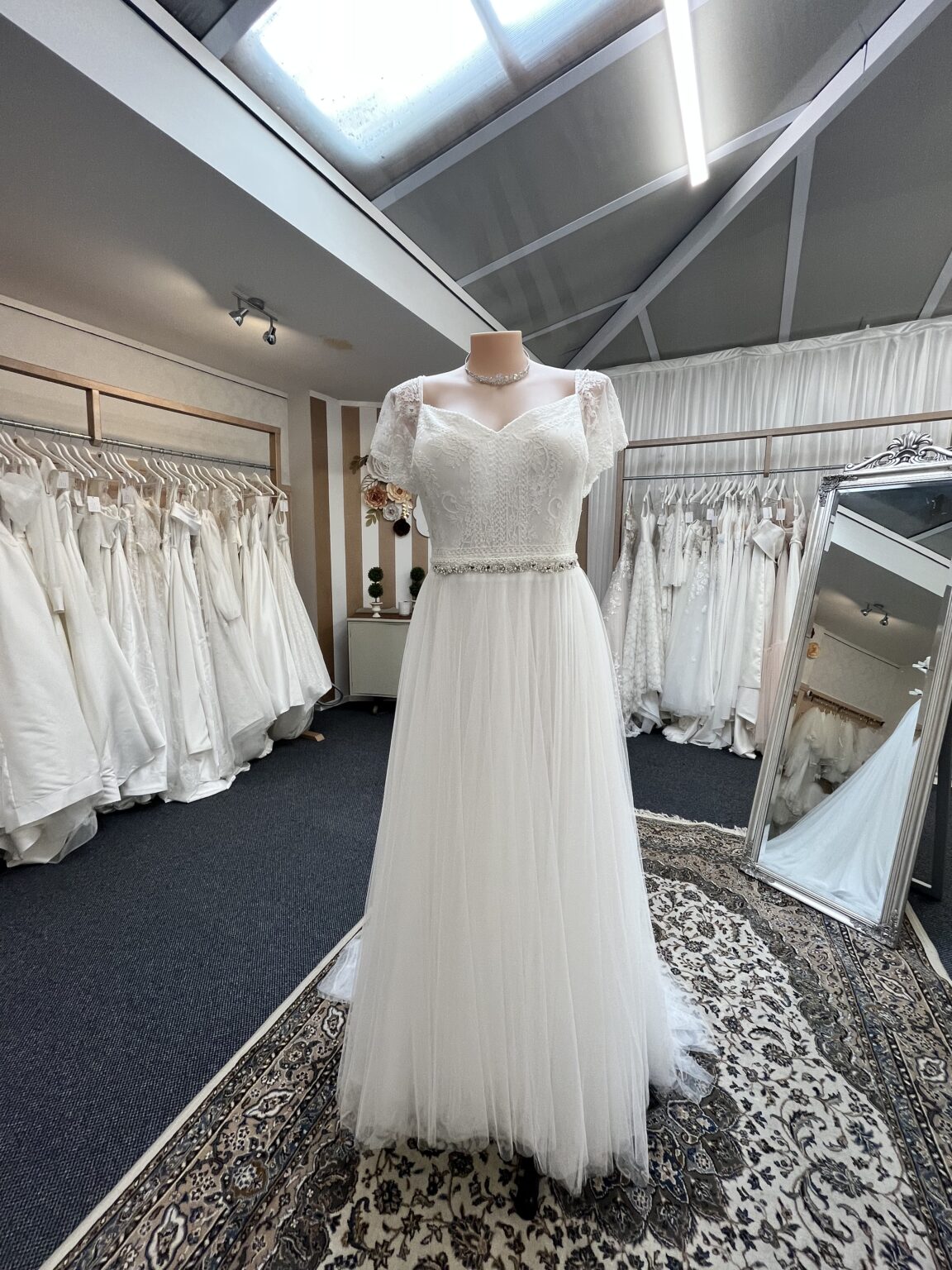 Roz Flirtini Ivory – Staci-Ann