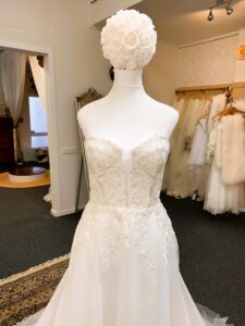 Tania Olsen Lacey beaded lace bodice close-up